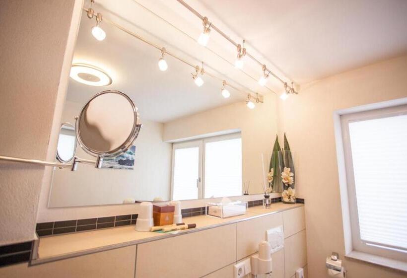 Номер Deluxe, Ochsen