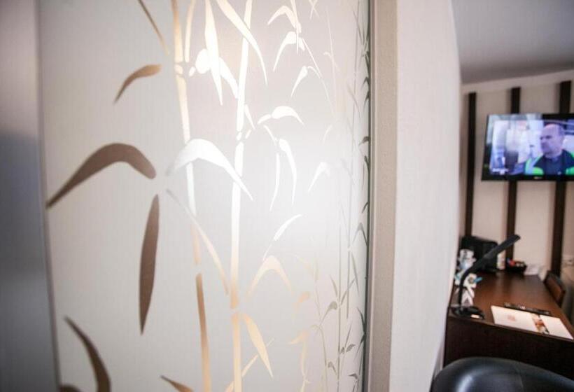 Номер Deluxe, Ochsen