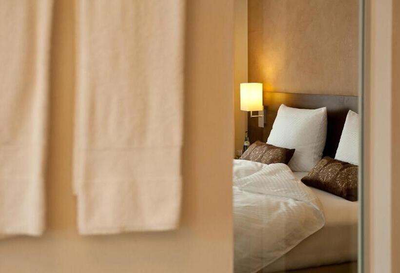 Номер Deluxe, Ochsen