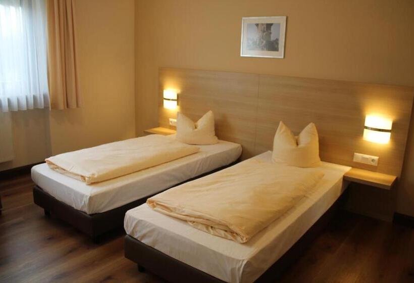 스탠다드 룸, Restaurant Stern