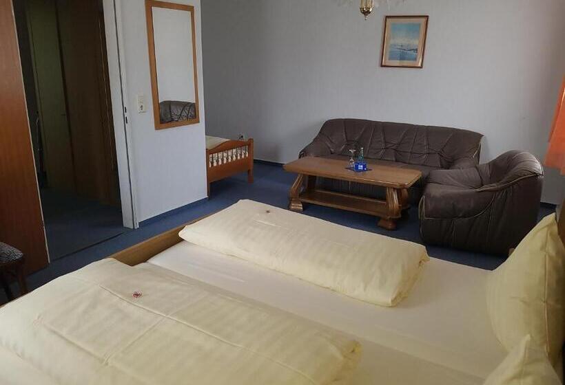 غرفة قياسية ثلاثية, Stadt Baunatal