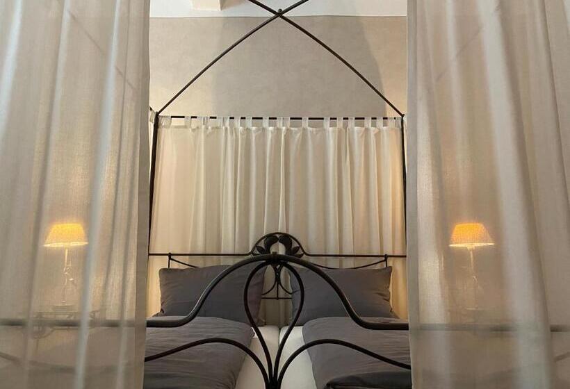 스위트, Weinstube Am Markt