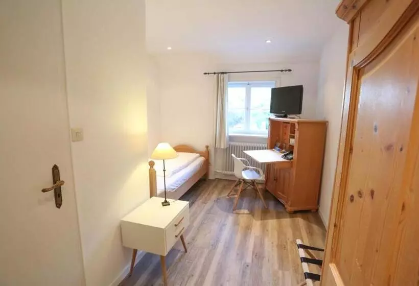Economy Yhden Hengen Huone, Landhaus Am See