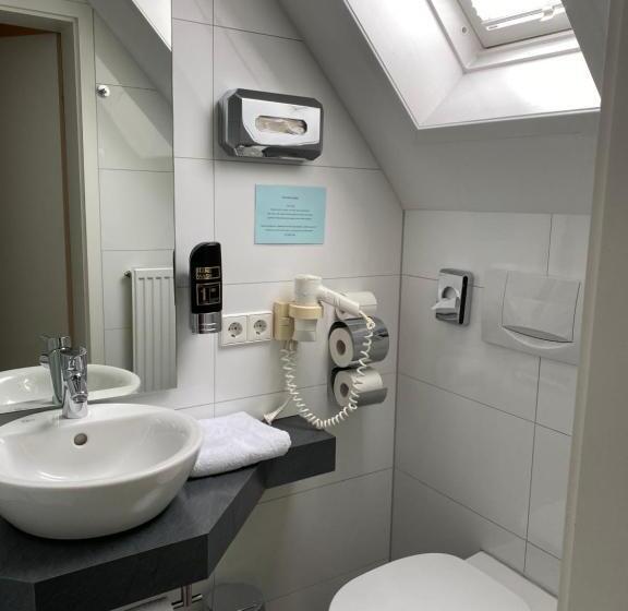 バルコニー付きスタンダードルーム, Landhotel Traube