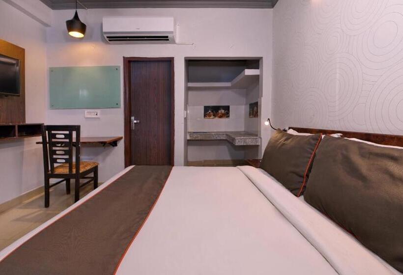 Трехместный Номер Классика, Collection O Hotel Ratiram Palace