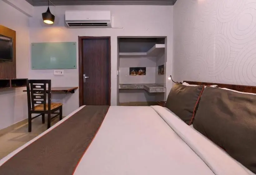 Classic Kolmen Hengen Huone, Collection O Hotel Ratiram Palace