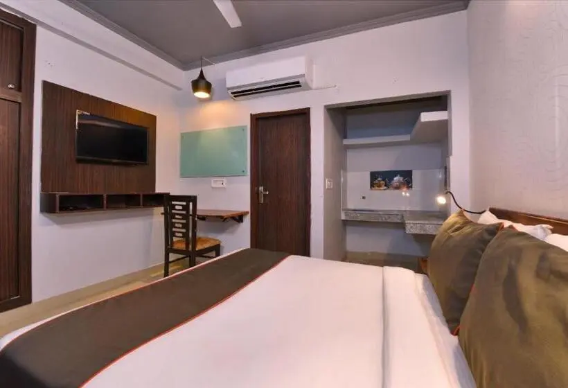 Classic Kolmen Hengen Huone, Collection O Hotel Ratiram Palace