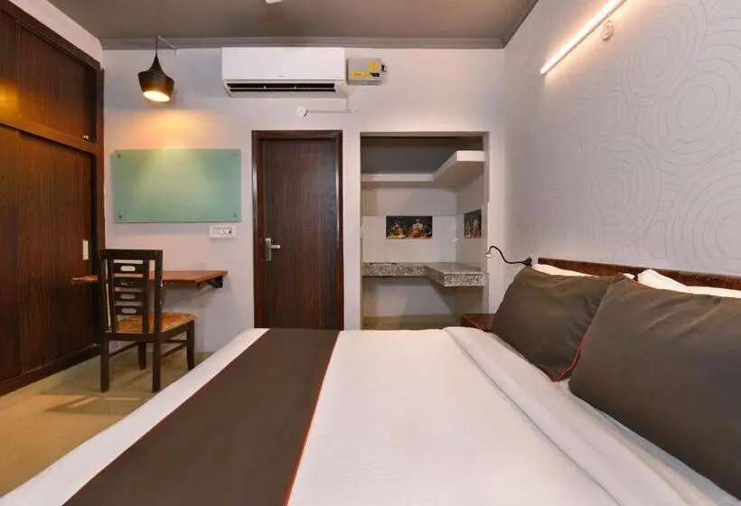 Classic Kolmen Hengen Huone, Collection O Hotel Ratiram Palace