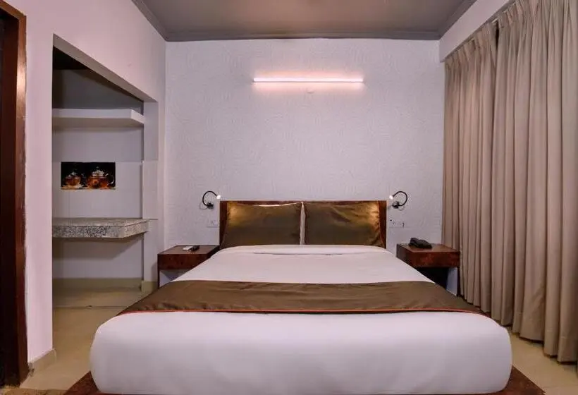 Classic Kolmen Hengen Huone, Collection O Hotel Ratiram Palace
