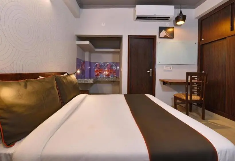Classic Kolmen Hengen Huone, Collection O Hotel Ratiram Palace