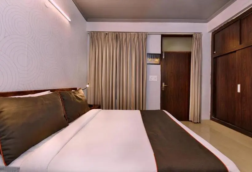 Classic Kolmen Hengen Huone, Collection O Hotel Ratiram Palace