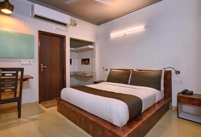 Трехместный Номер Классика, Collection O Hotel Ratiram Palace