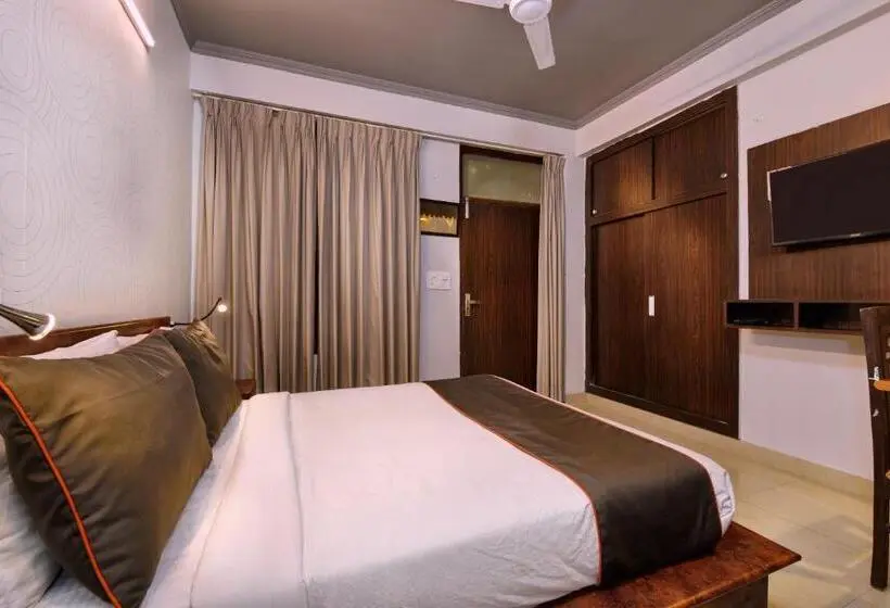 Classic Kolmen Hengen Huone, Collection O Hotel Ratiram Palace