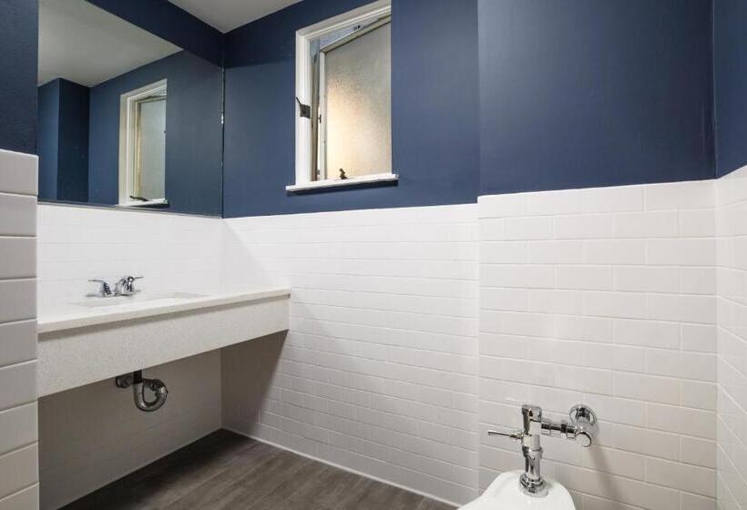 اتاق استاندارد با سرویس بهداشتی مشترک, Lamartine Chelsea