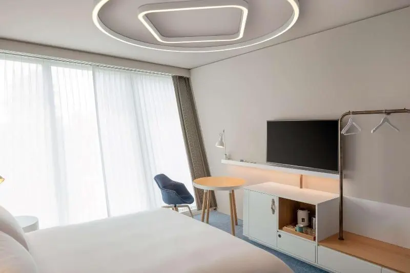 キングサイズベッドのスタンダードルーム, Hyatt Place Zurich Airport The Circle