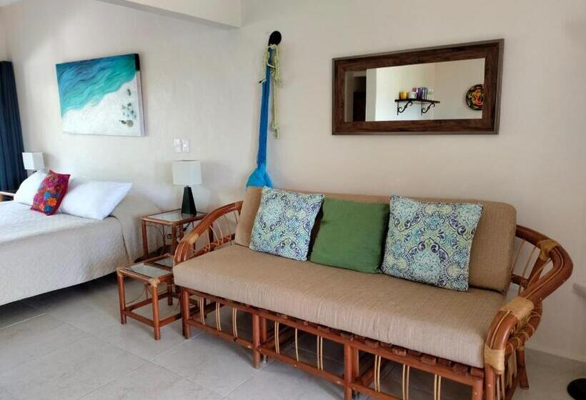 غرفة قياسية مطلّة علي حمام السباحة, Cabañas Puerto Morelos