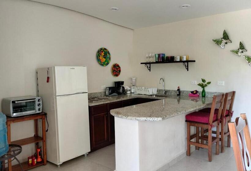 غرفة قياسية مطلّة علي حمام السباحة, Cabañas Puerto Morelos