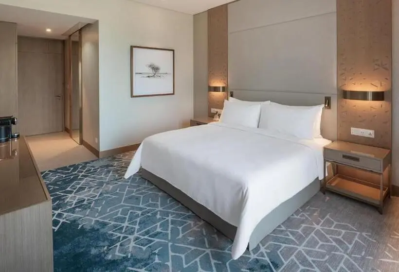 Deluxe Room King Size Bed