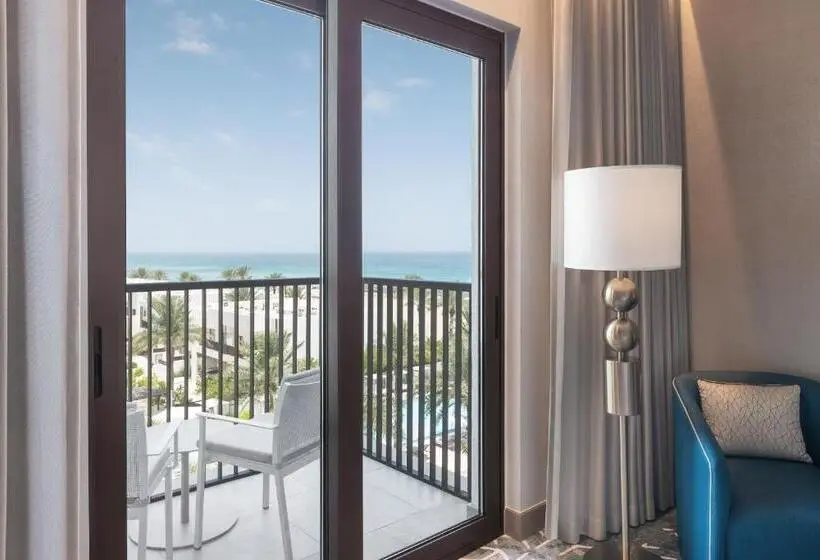 اتاق لوکس با چشم‌انداز استخر, Palace Beach Resort Fujairah