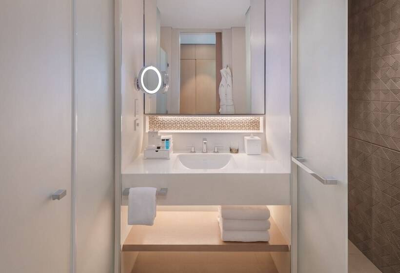 اتاق لوکس با چشمانداز استخر, Palace Beach Resort Fujairah