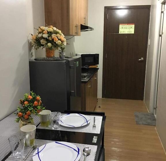 استودیوی استاندارد, Delta Charlie Staycation Cdo