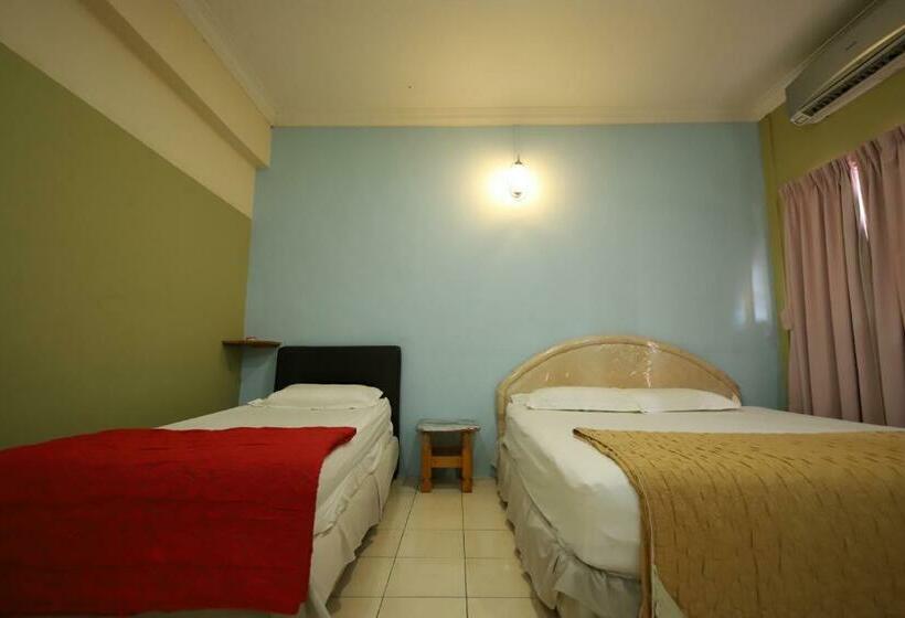 Номер Стандарт Трехместный, Oyo Homes 90575 Ck Bahau Homestay