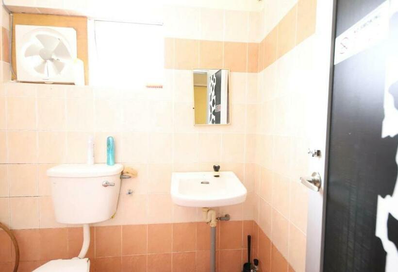 Номер Стандарт Трехместный, Oyo Homes 90575 Ck Bahau Homestay