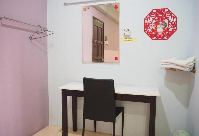 Апартаменты 4 Спальни, Oyo Homes 90575 Ck Bahau Homestay