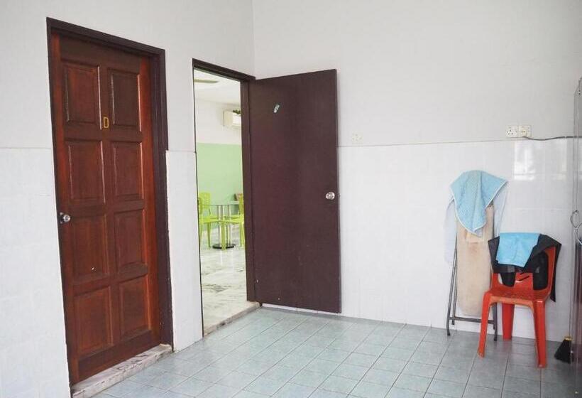 ４ベッドルームアパートメント, Oyo Homes 90575 Ck Bahau Homestay