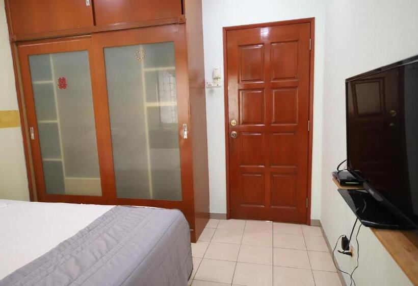 Апартаменты 4 Спальни, Oyo Homes 90575 Ck Bahau Homestay