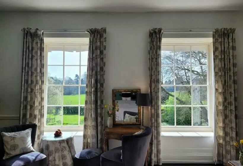 デラックスルーム, The Old Vicarage