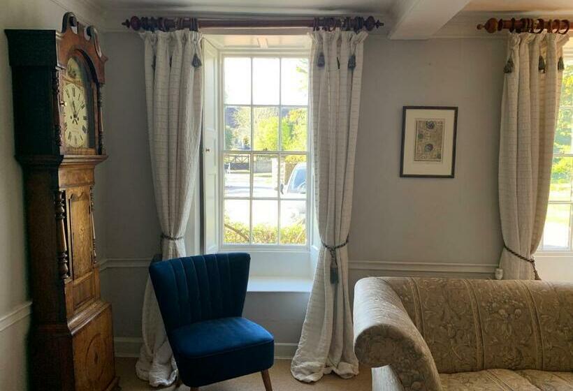 デラックスルーム, The Old Vicarage