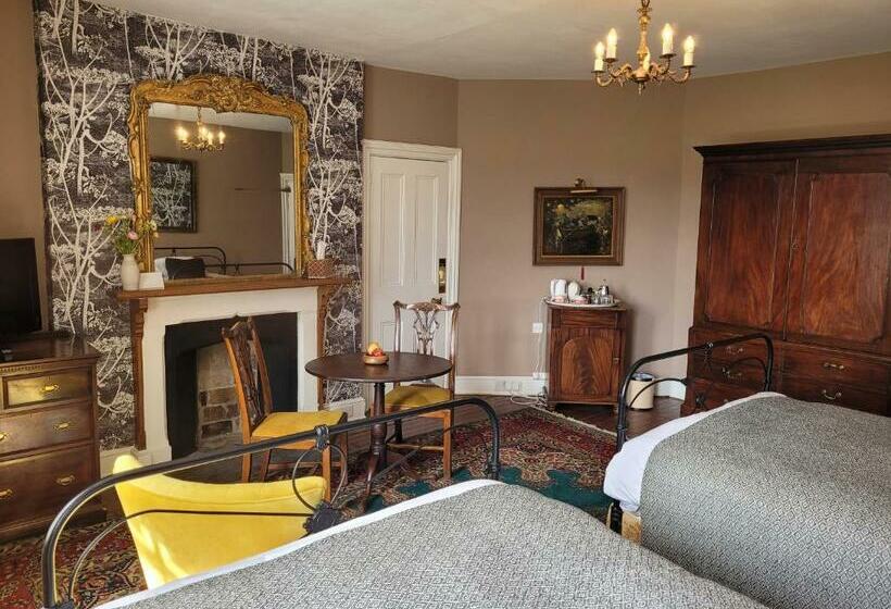 ガーデンビュースタンダードルーム, The Old Vicarage