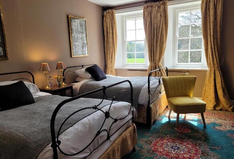 ガーデンビュースタンダードルーム, The Old Vicarage