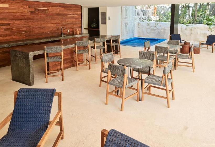 آپارتمان 1 خوابه با تراس, Iik Tulum By Groovy Stays  A Hip Condo Hotel With Wifi, Rooftop, Pool, Sleeps 6