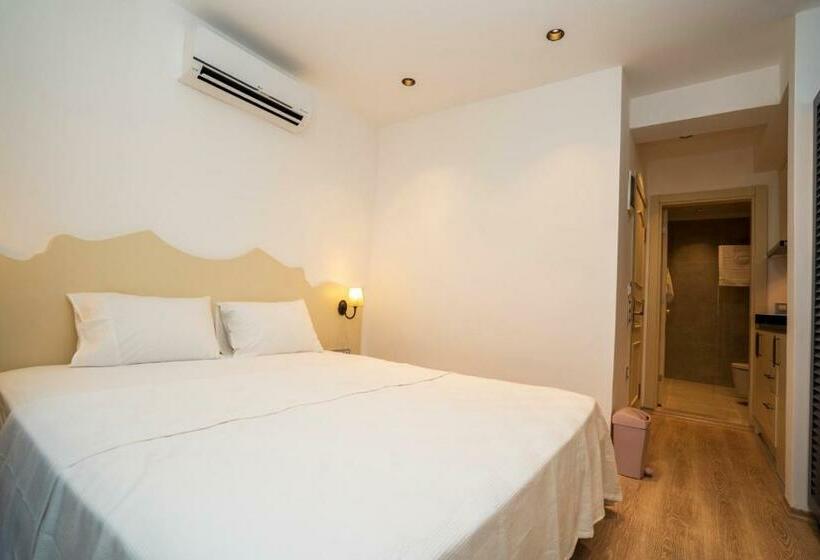 Estudio Estàndard, Channel Suites