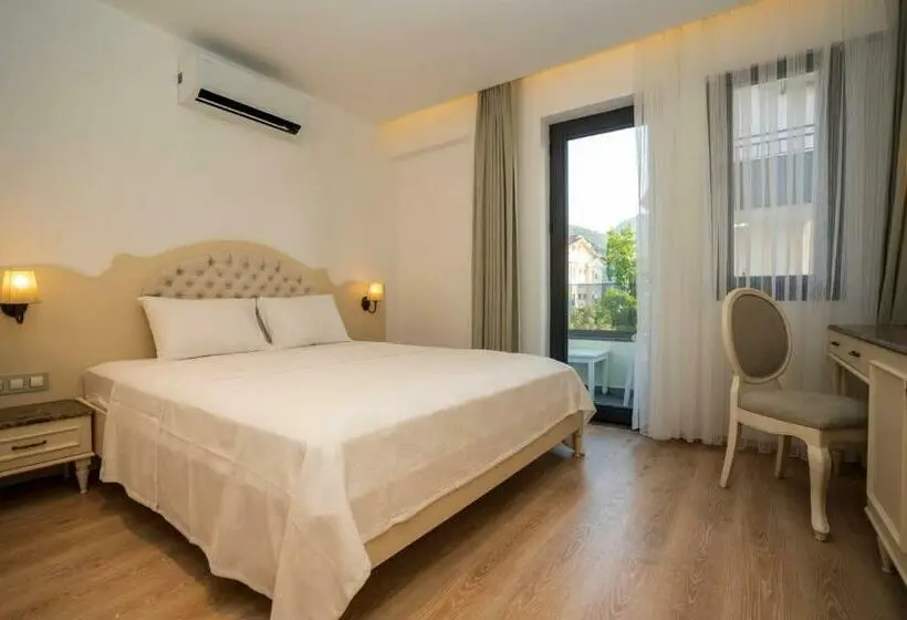 Standard-studio, Channel Suites