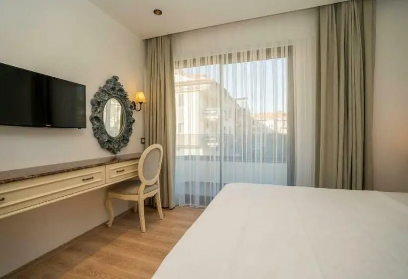 Standard-studio, Channel Suites