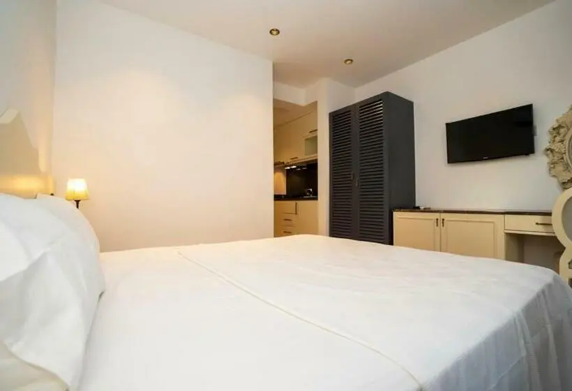 Standard-studio, Channel Suites