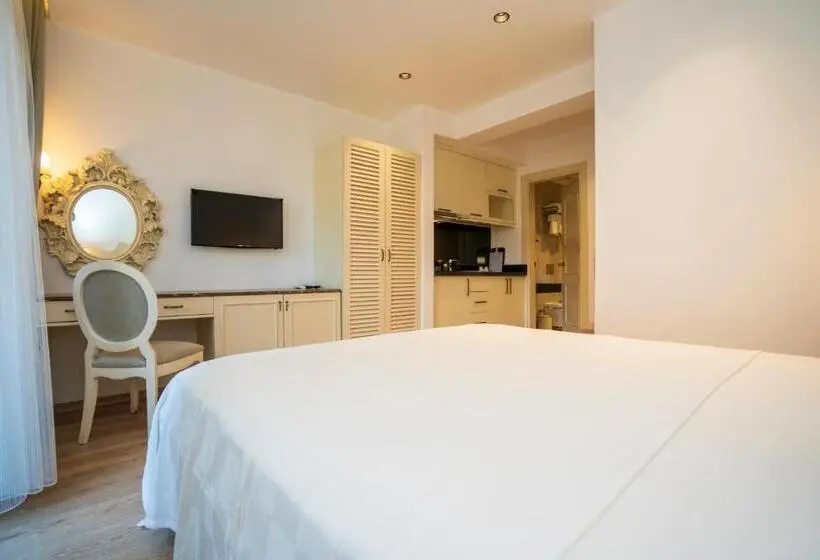 Standard-studio, Channel Suites