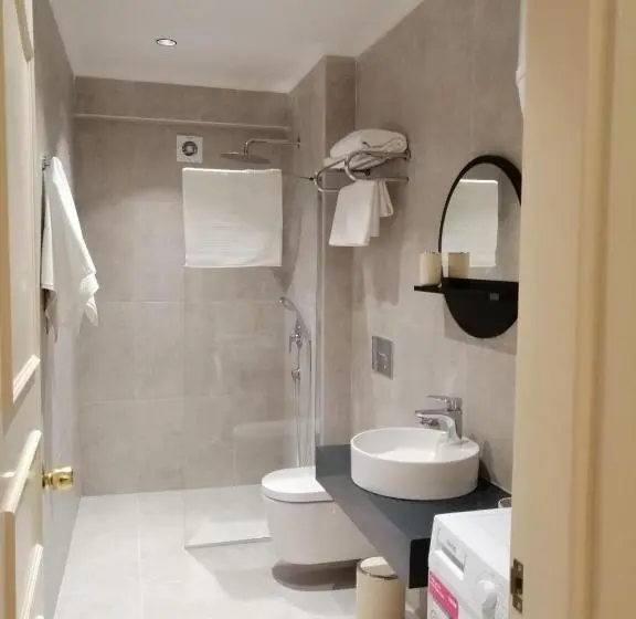 Perhehuone, Channel Suites