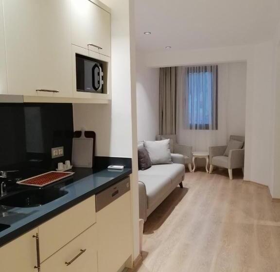 Family Room, Channel Suites