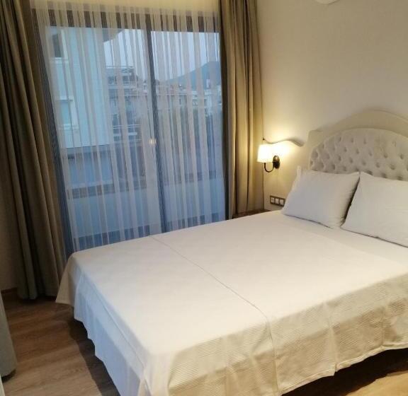 Family Room, Channel Suites