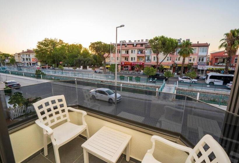 Family Room, Channel Suites