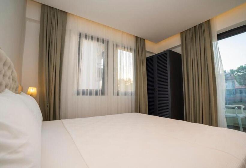 Family Room, Channel Suites