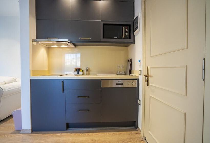 Estudio Estàndard, Channel Suites