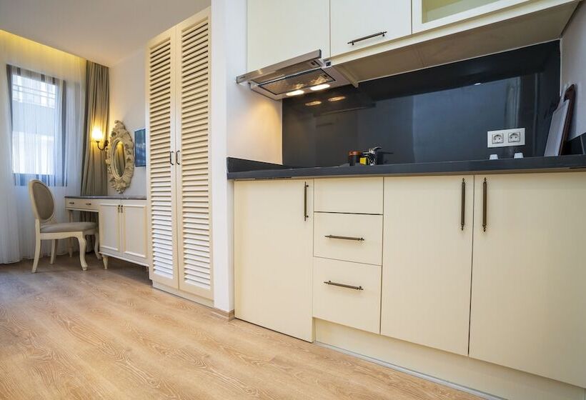 Estudio Estàndard, Channel Suites