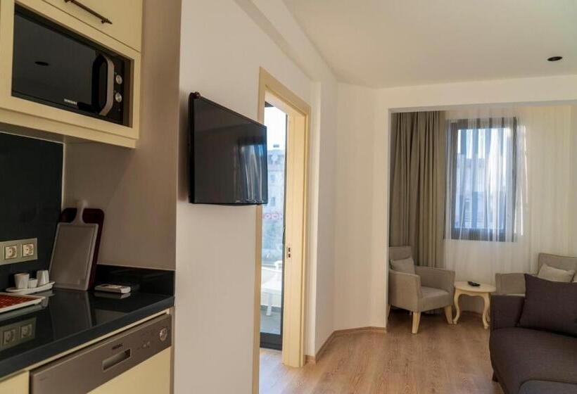 Family Room, Channel Suites