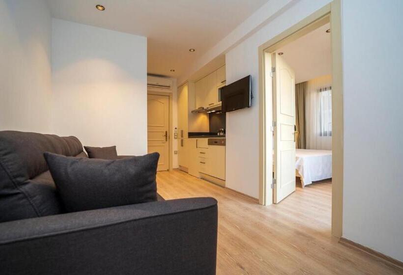 Family Room, Channel Suites