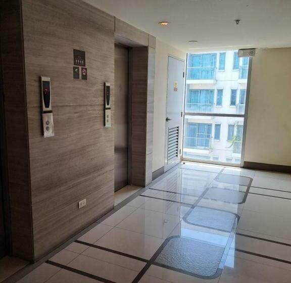 استودیوی استاندارد, Mrmcondotel